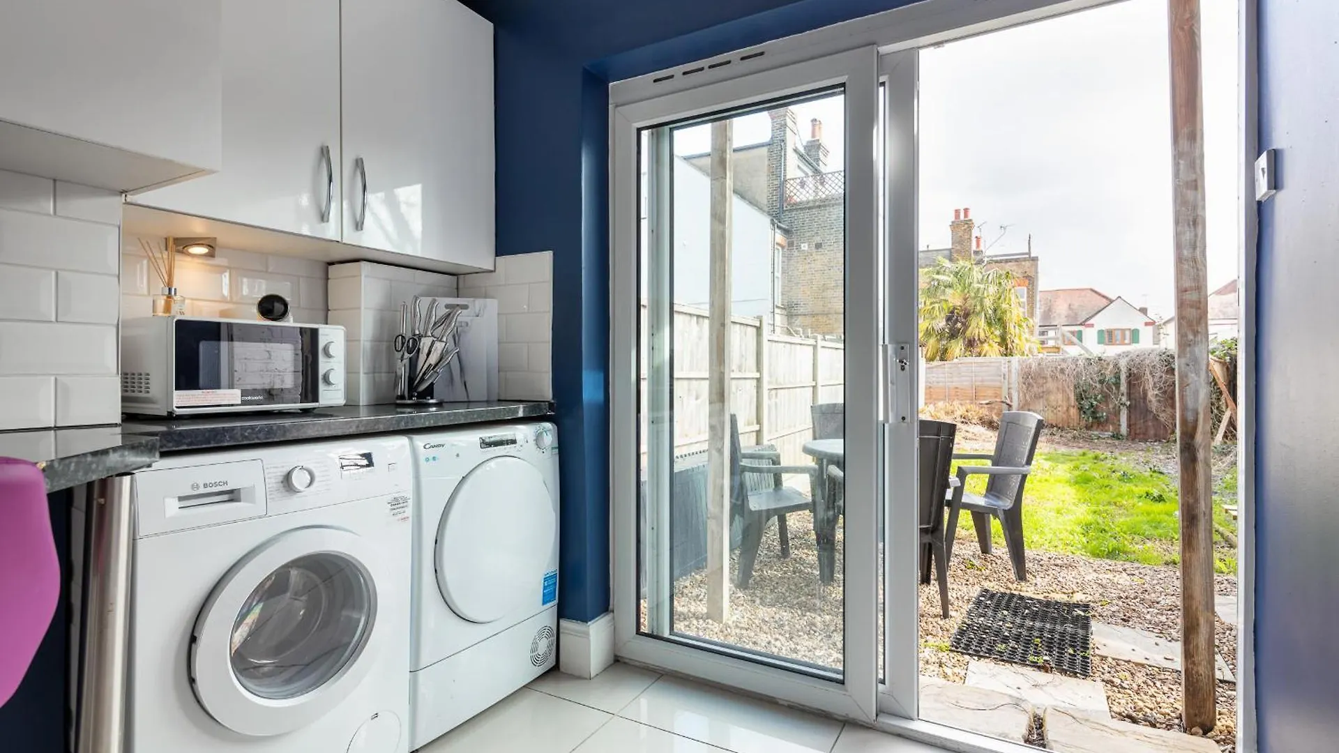 Holiday home New - Stylish 4 Bedroom House, Business & Leisure. Discount On Long Stays. By Jesswood Properties. Southend-on-Sea